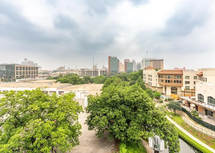 Riverwalk Penthouse Oasis W/Free Parking Gym Pool