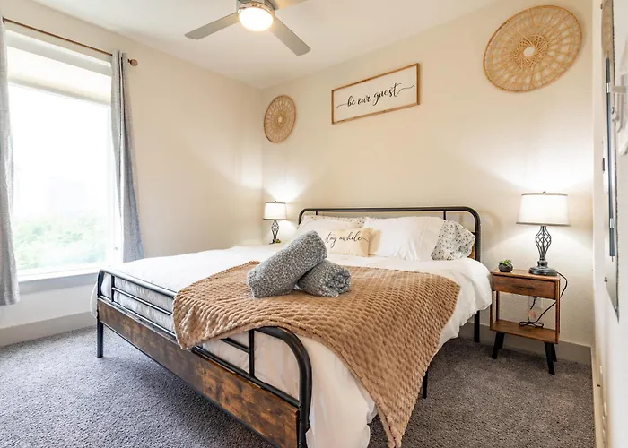 Riverwalk Penthouse Oasis W/Free Parking Gym Pool